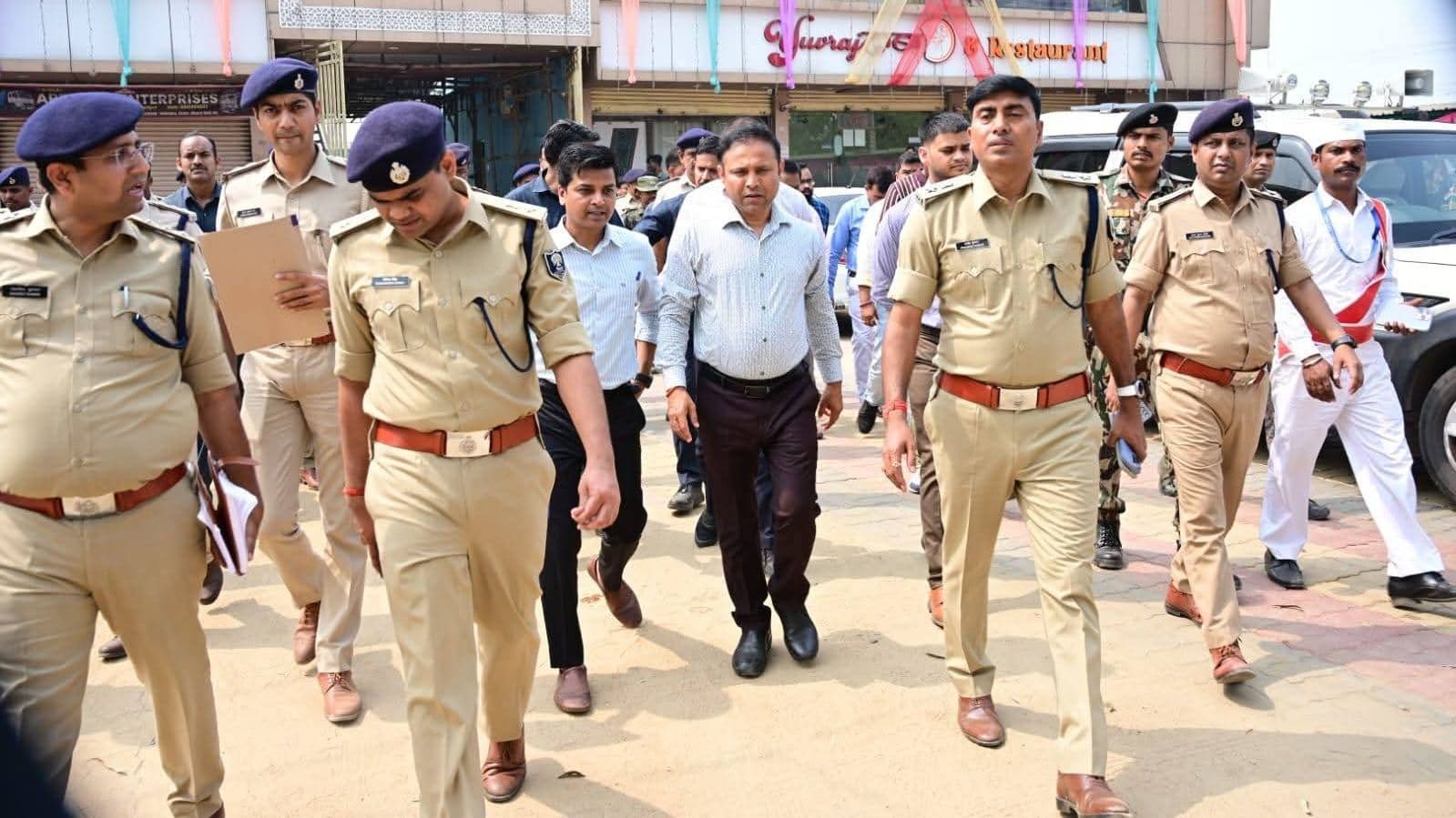 CM नीतीश कुमार की प्रस्तावित ‘समृद्धि यात्रा’ को लेकर प्रशासन अलर्ट, DM-SP ने किया जन संवाद स्थल का निरीक्षण