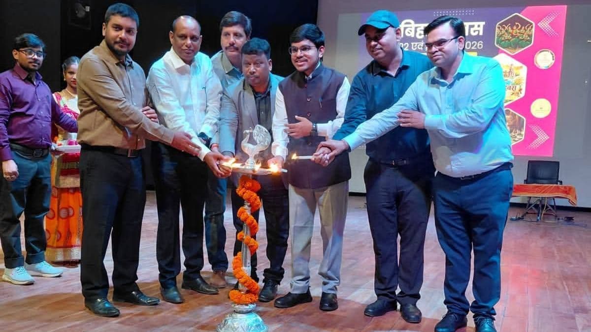 बिहार दिवस पर भागलपुर के टाउन हॉल में रंगारंग सांस्कृतिक कार्यक्रम, प्रतिभागियों को किया गया सम्मानित