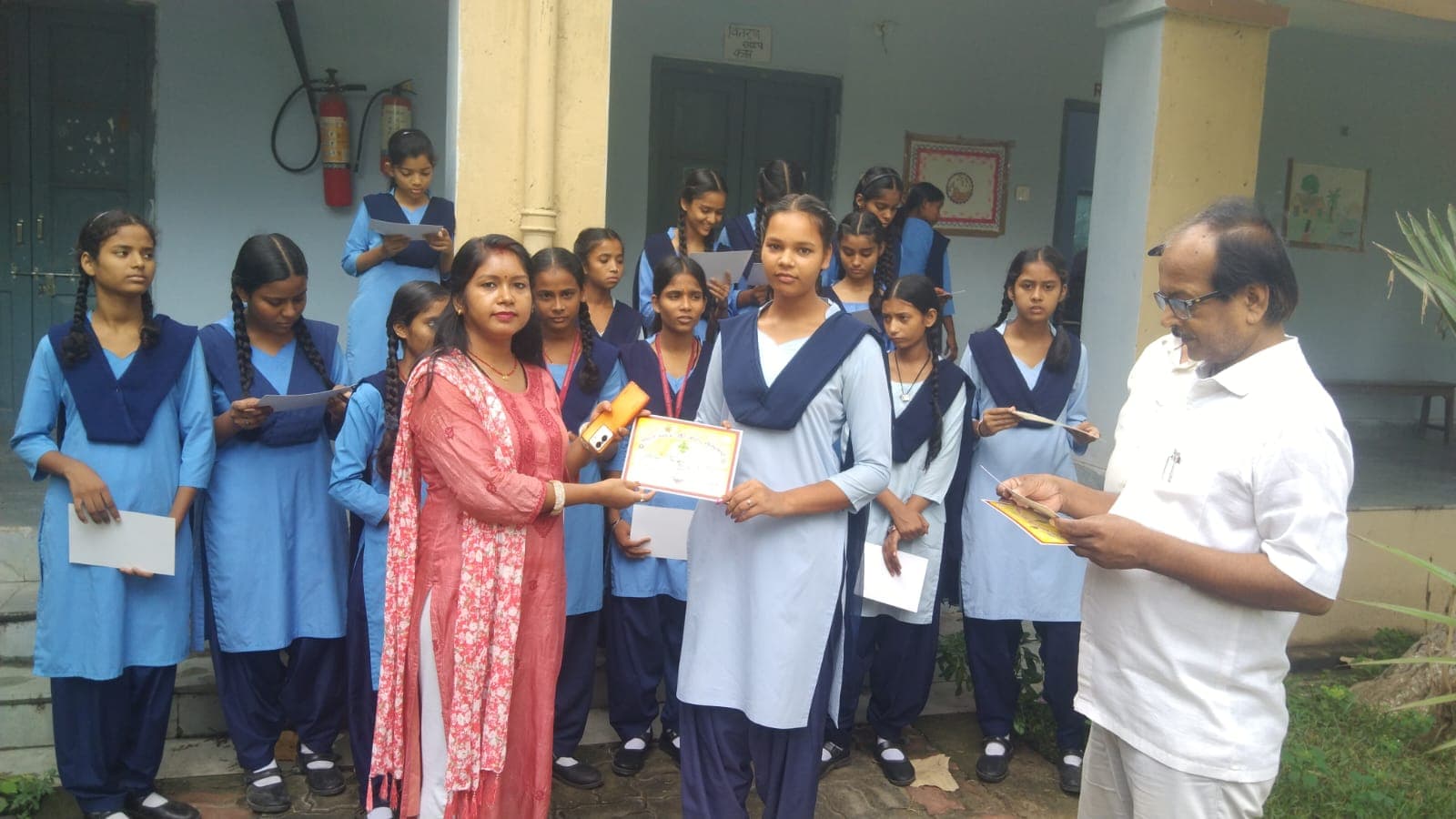 मोक्षदा इंटर स्कूल की 34 छात्राओं को मिला स्काउट-गाइड प्रशिक्षण का प्रमाण पत्र