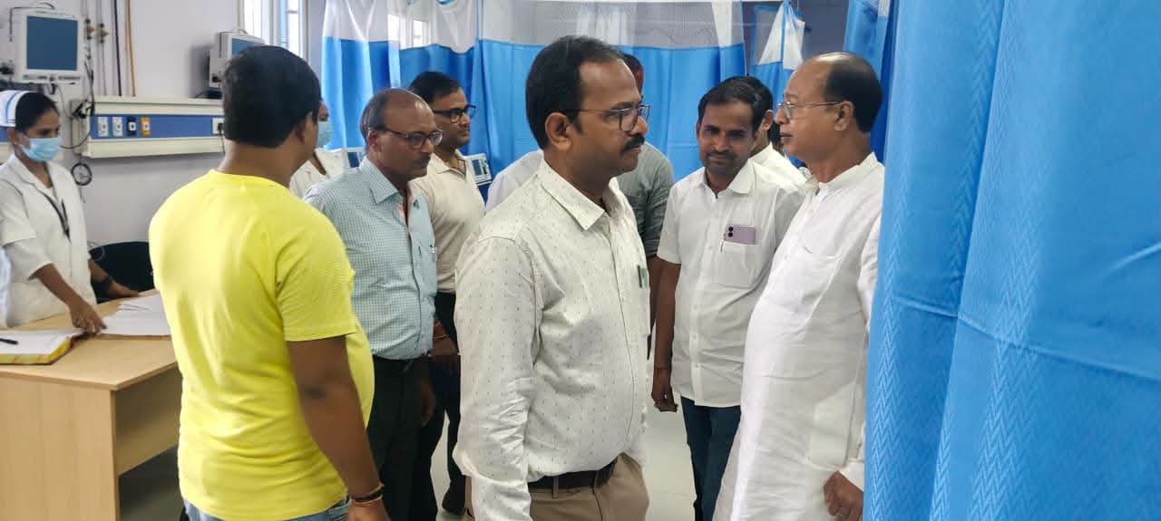 सदर अस्पताल में स्वास्थ्य सेवाओं का उप विकास आयुक्त ने लिया जायजा, दो अतिरिक्त दवा वितरण केंद्र शुरू करने की जरूरत